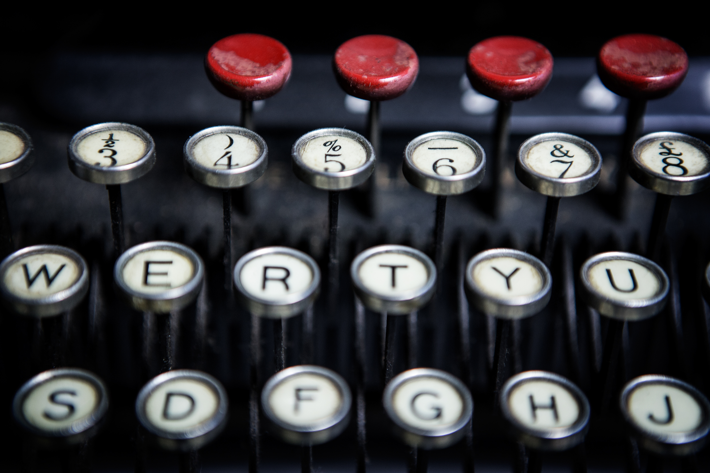 Knappar på en skrivmaskin. 
