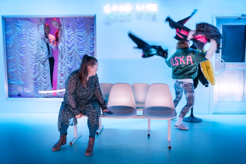 Skådespelare på en scen.