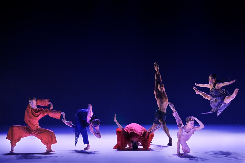 Dansarna i Deep Time som utför en koreografi