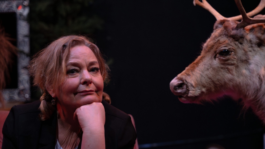 Ia Langhammer med en ren vid sin sida