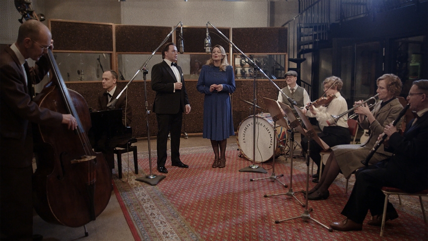 Kvalitetsunderhållningen uppställda med instrument