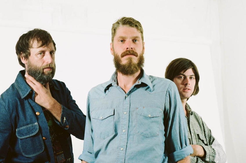 Bilden visar tre män