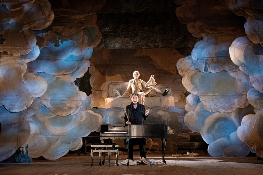 Johan Rabaeus och Andreas T Olsson i föreställningen Dövheten