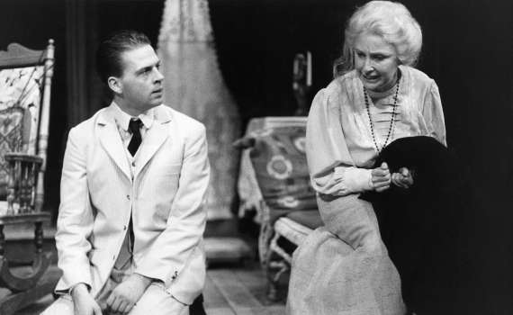 Benny Fredriksson som skådespelare på scen. 