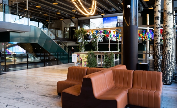 Celsingfåtöljer gatuplan Kulturhuet Stadsteatern