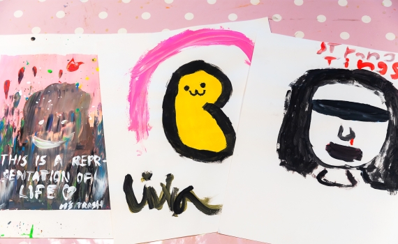 Målningar från ateljén i bibliotek TioTretton. 