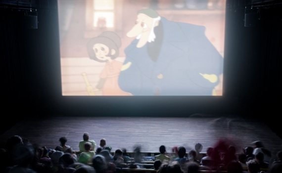 Bioduk med barn i publiken