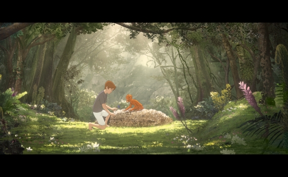 En pojke och en orangutang sitter i en solbelyst glänta i en skog. Pojken håller en blå fjäril.