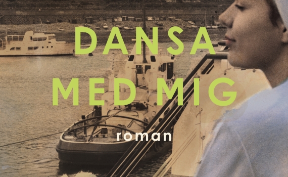 Foto av kvinna i profil ombord på fartyg med hamnstad i bakgrunden, titel i ljusgrönt.