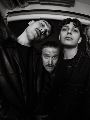 Svartvit bild på Blue Benders