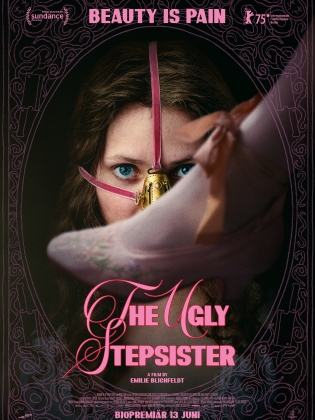 En ung kvinna har en mask över ansiktet.